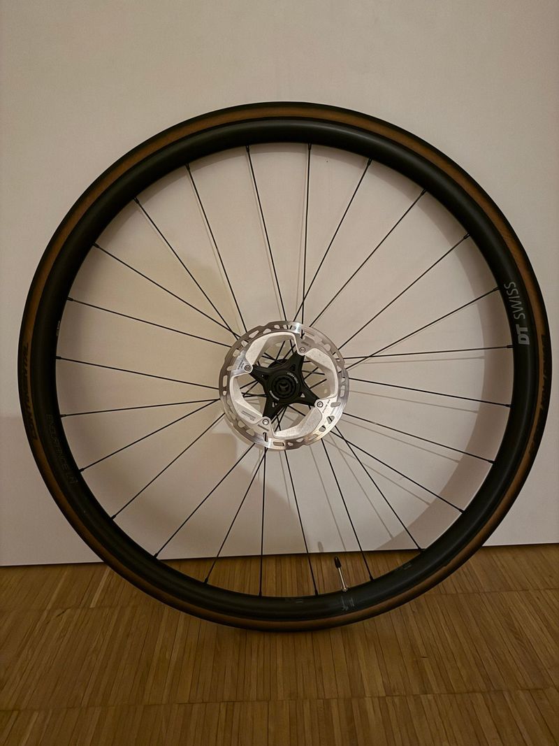 Canyon Endurace CF 8 Di2 2024 2024 Road & Gravel usato, Nero — immagine 12 di 14