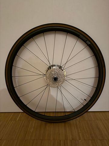 Canyon Endurace CF 8 Di2 2024 2024 Road & Gravel usato, Nero — immagine 13 di 14