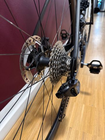 Canyon Endurace CF 8 Di2 2024 2024 Road & Gravel usato, Nero — immagine 6 di 14