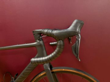 Canyon Endurace CF 8 Di2 2024 2024 Road & Gravel usato, Nero — immagine 9 di 14