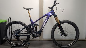 Used Giant Reign SRAM XX Eagle AXS (T-Type) 2026 Mountainbike, Purple — image 2 of 3