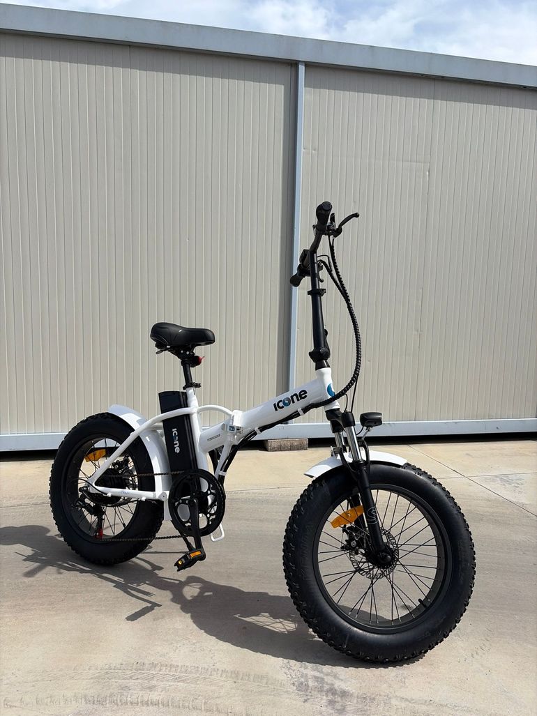 Used ICON.E ICON.E Custom 2021 Urban, White — image 1 of 6