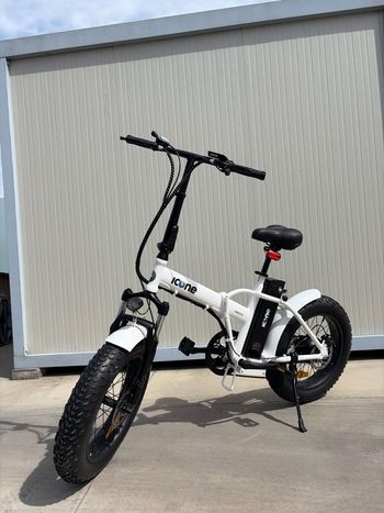 Used ICON.E ICON.E Custom 2021 Urban, White — image 2 of 6