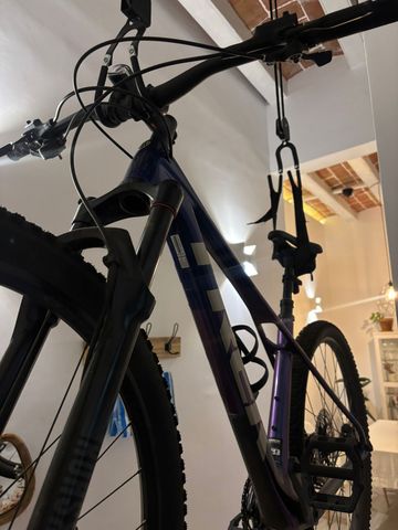 Trek Procaliber 9.5 M 2025 Mountainbike usato, Viola — immagine 10 di 19