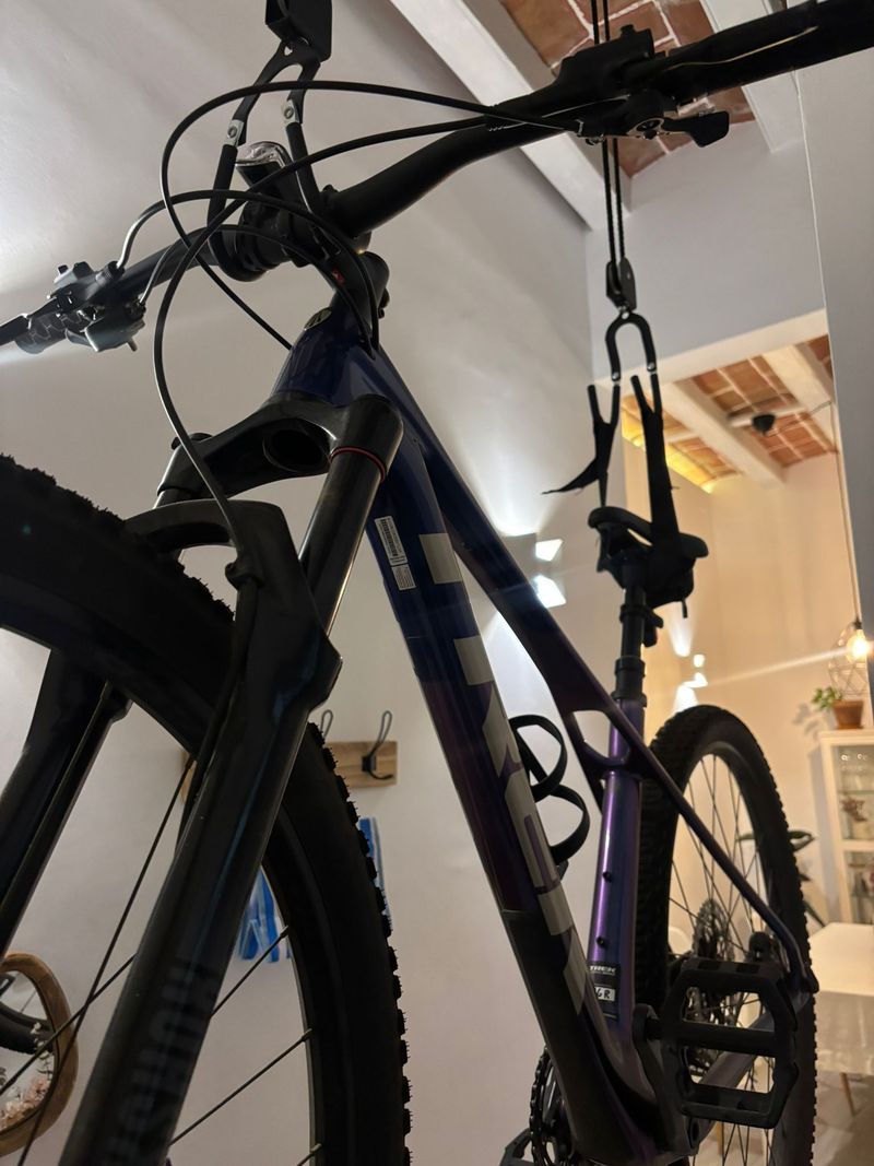 Trek Procaliber 9.5 M 2025 Mountainbike usato, Viola — immagine 10 di 19
