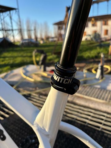Used Commencal META HT Shimano SLX 2023 Mountainbike, White — image 6 of 11