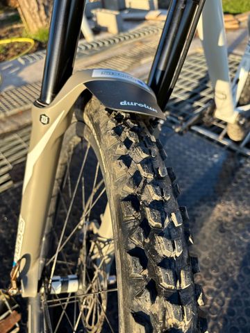 Used Commencal META HT Shimano SLX 2023 Mountainbike, White — image 4 of 11