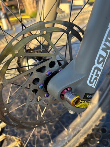Used Commencal META HT Shimano SLX 2023 Mountainbike, White — image 8 of 11