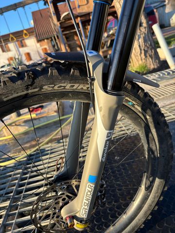 Used Commencal META HT Shimano SLX 2023 Mountainbike, White — image 3 of 11