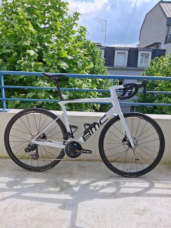 BMC, Teammachine SRAM Rival eTap AXS
