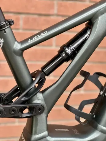 Specialized Turbo Levo 2021 Mountainbike usato, Verde — immagine 4 di 9
