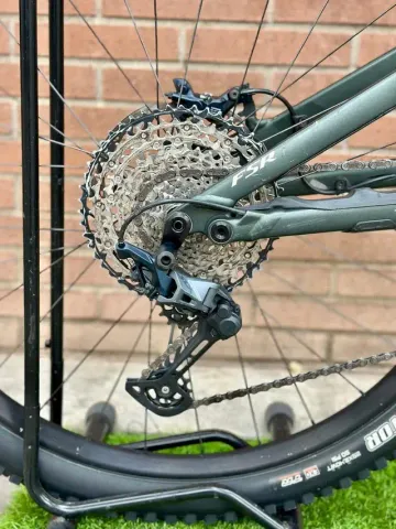 Specialized Turbo Levo 2021 Mountainbike usato, Verde — immagine 2 di 9