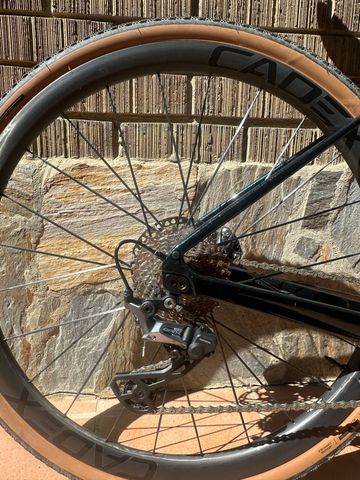 Used Giant Revolt Advanced 2 2024 2024 Road & Gravel, Blue — image 6 of 11
