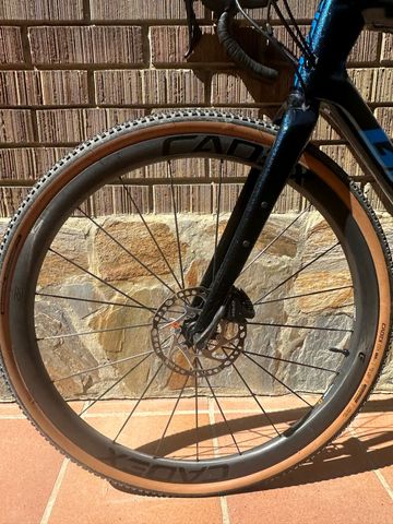 Used Giant Revolt Advanced 2 2024 2024 Road & Gravel, Blue — image 9 of 11