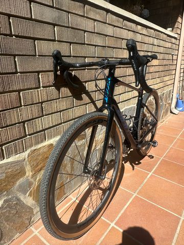 Used Giant Revolt Advanced 2 2024 2024 Road & Gravel, Blue — image 10 of 11