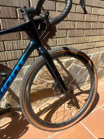 Used Giant Revolt Advanced 2 2024 2024 Road & Gravel, Blue — image 5 of 11