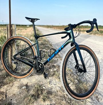 Used Giant Revolt Advanced 2 2024 2024 Road & Gravel, Blue — image 3 of 11
