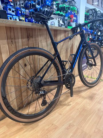 Used Giant Revolt Advanced 2 2024 2024 Road & Gravel, Blue — image 2 of 11