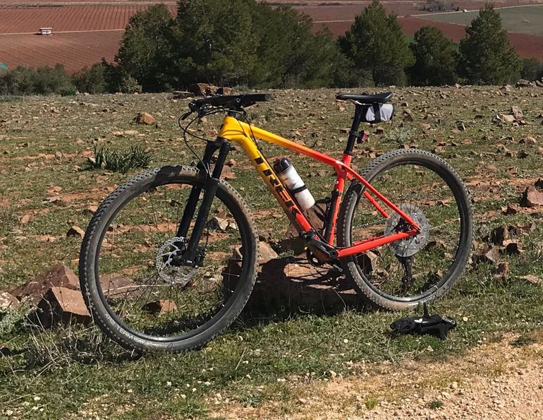 Used Trek Procaliber 9.6 2020 2020 Mountainbike, Orange, 27.5, 29 — image 2 of 3