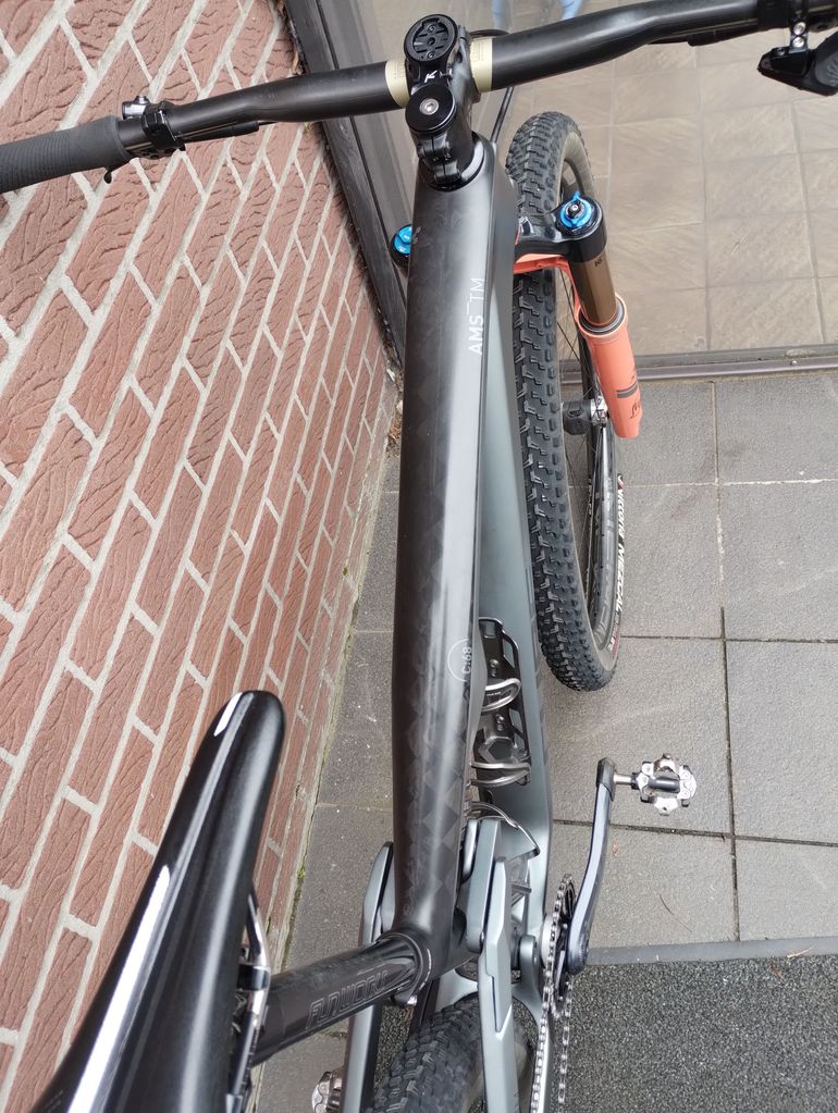 CUBE Ams SRAM GX Eagle AXS 2022 Mountainbike usato, Grigio chiaro — immagine 2 di 4