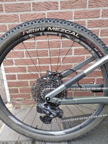 Tweedehands CUBE Ams SRAM GX Eagle AXS 2022 Mountainbike — afbeelding 3 van 4
