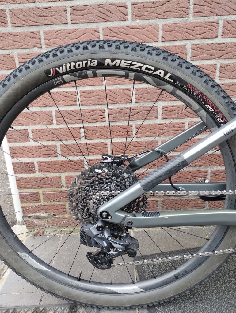CUBE Ams SRAM GX Eagle AXS 2022 Mountainbike usato, Grigio chiaro — immagine 3 di 4