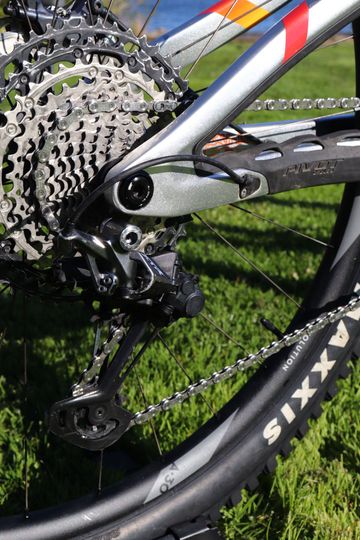Tweedehands Pivot Firebird Shimano XTR 2024 Mountainbike — afbeelding 3 van 14