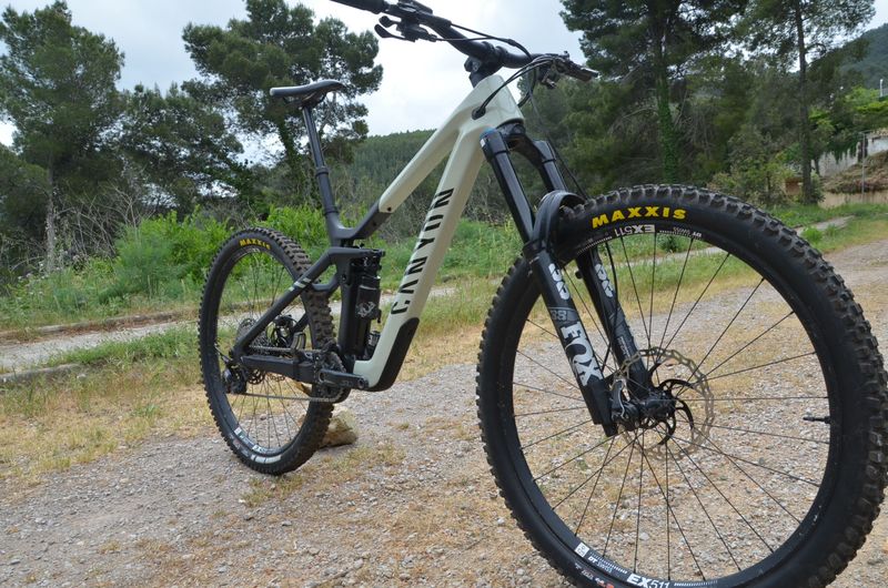 Canyon Strive CFR Underdog 2023 2023 Mountainbike d'occasion — image 4 sur 14