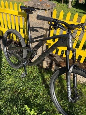 Used Trek Slash 7 Gen 5 2023 2023 Mountainbike, Hellgrau, 29 — image 8 of 13