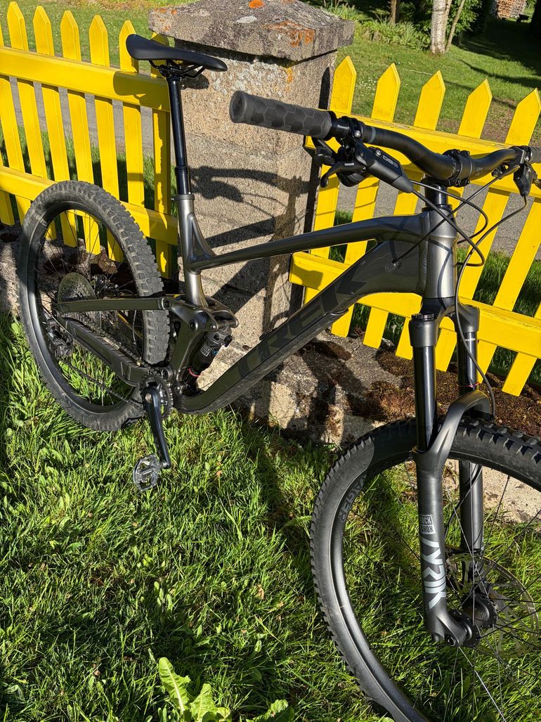 Used Trek Slash 7 Gen 5 2023 2023 Mountainbike, Hellgrau, 29 — image 8 of 13
