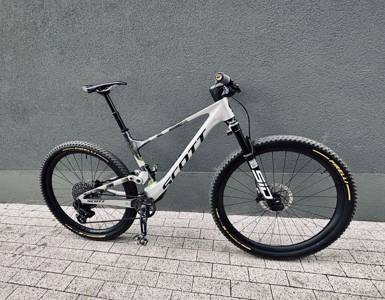 Used Scott Spark RC World Cup 2025 2025 Mountainbike, Light Gray, 29 — image 1 of 11