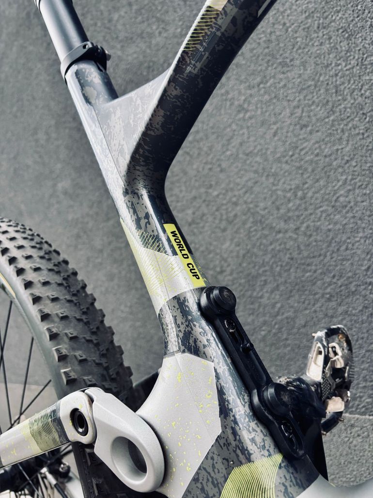 Used Scott Spark RC World Cup 2025 2025 Mountainbike, Light Gray, 29 — image 5 of 11