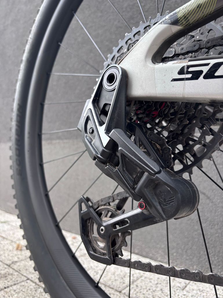 Used Scott Spark RC World Cup 2025 2025 Mountainbike, Light Gray, 29 — image 8 of 11