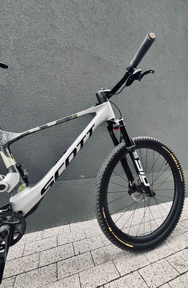 Used Scott Spark RC World Cup 2025 2025 Mountainbike, Light Gray, 29 — image 4 of 11