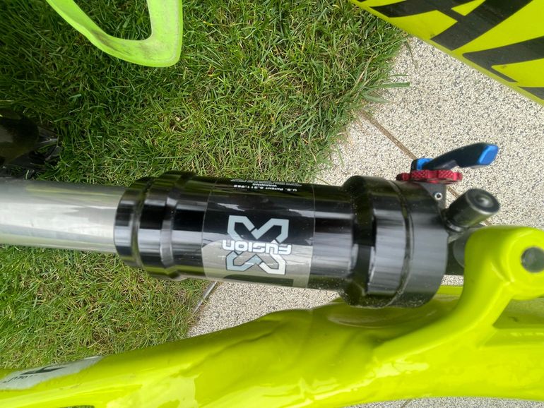 Used Specialiced Specialiced Custom Shimano Deore XT 2022 Mountainbike — image 5 of 11