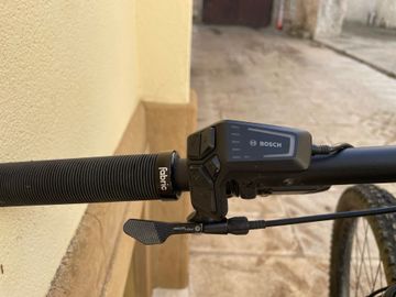 Cannondale Moterra 3 2023 Mountainbike usato, Blu — immagine 5 di 10