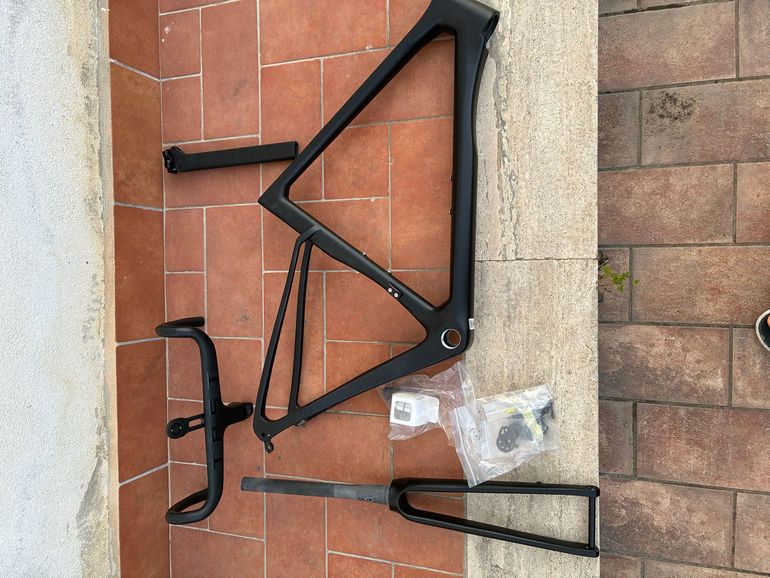 Used thrust Thrust Custom Frameset 2026 Road & Gravel, Black — image 1 of 5