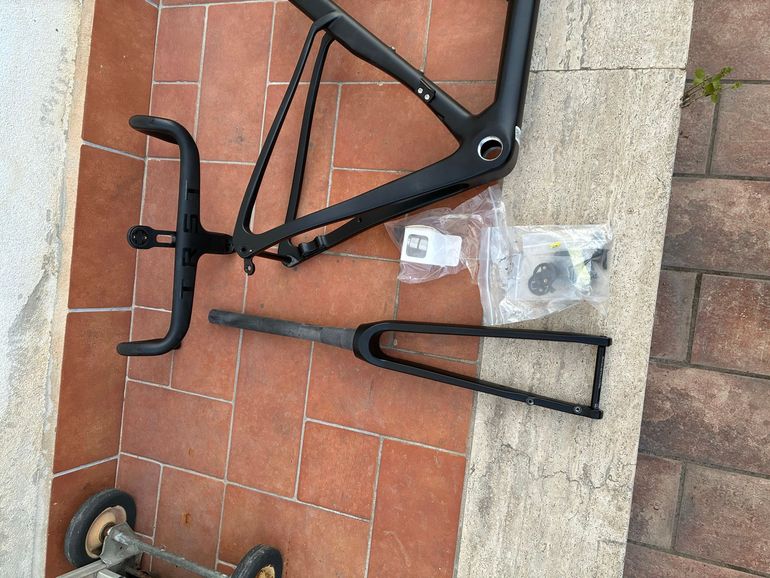 Used thrust Thrust Custom Frameset 2026 Road & Gravel, Black — image 3 of 5