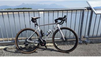 Used Scott Addict RC 10 2022 2022 Road & Gravel, Light Gray — image 3 of 4