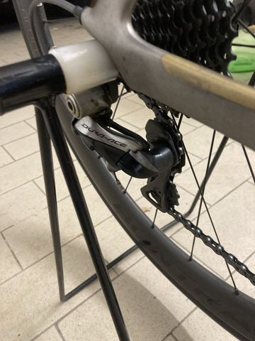 Used Trek Madone 9.5 2017 2017 Road & Gravel, Light Gray — image 21 of 23