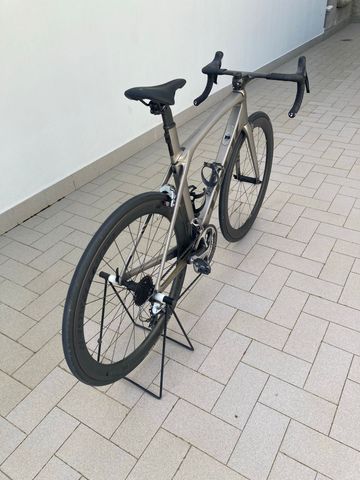 Used Trek Madone 9.5 2017 2017 Road & Gravel, Light Gray — image 3 of 23