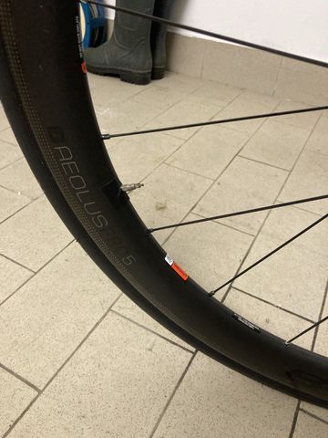 Used Trek Madone 9.5 2017 2017 Road & Gravel, Light Gray — image 22 of 23