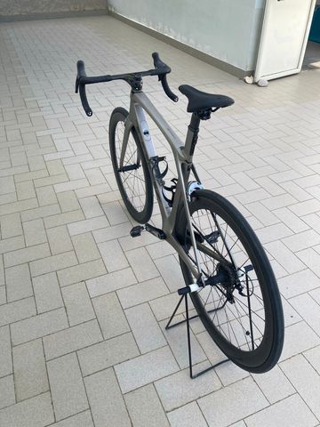Used Trek Madone 9.5 2017 2017 Road & Gravel, Light Gray — image 5 of 23