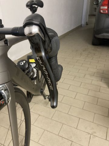 Used Trek Madone 9.5 2017 2017 Road & Gravel, Light Gray — image 19 of 23
