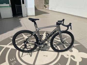 Used Trek Madone 9.5 2017 2017 Road & Gravel, Light Gray — image 11 of 23