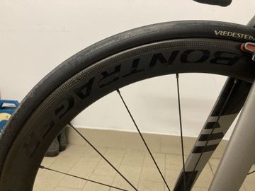 Used Trek Madone 9.5 2017 2017 Road & Gravel, Light Gray — image 17 of 23