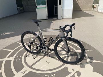 Used Trek Madone 9.5 2017 2017 Road & Gravel, Light Gray — image 10 of 23