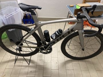 Used Trek Madone 9.5 2017 2017 Road & Gravel, Light Gray — image 12 of 23