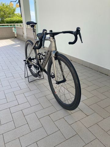 Used Trek Madone 9.5 2017 2017 Road & Gravel, Light Gray — image 7 of 23