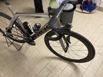 Used Trek Madone 9.5 2017 2017 Road & Gravel, Light Gray — image 23 of 23